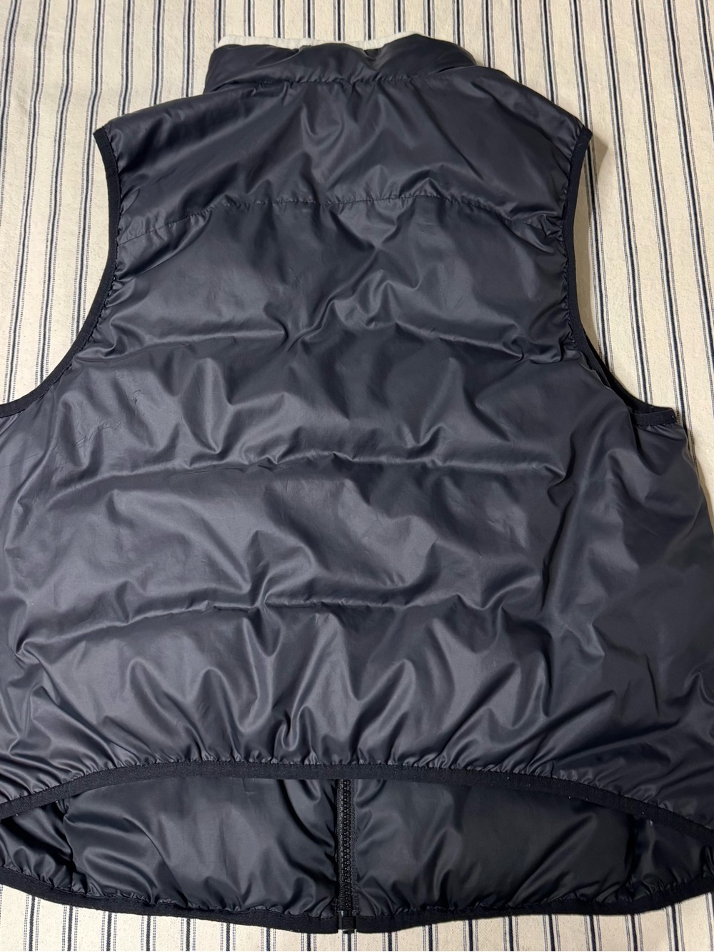 Nike Windrunner Reversible Down Puffer Vest Women’s L White Black 939442-100 - Picture 5 of 5
